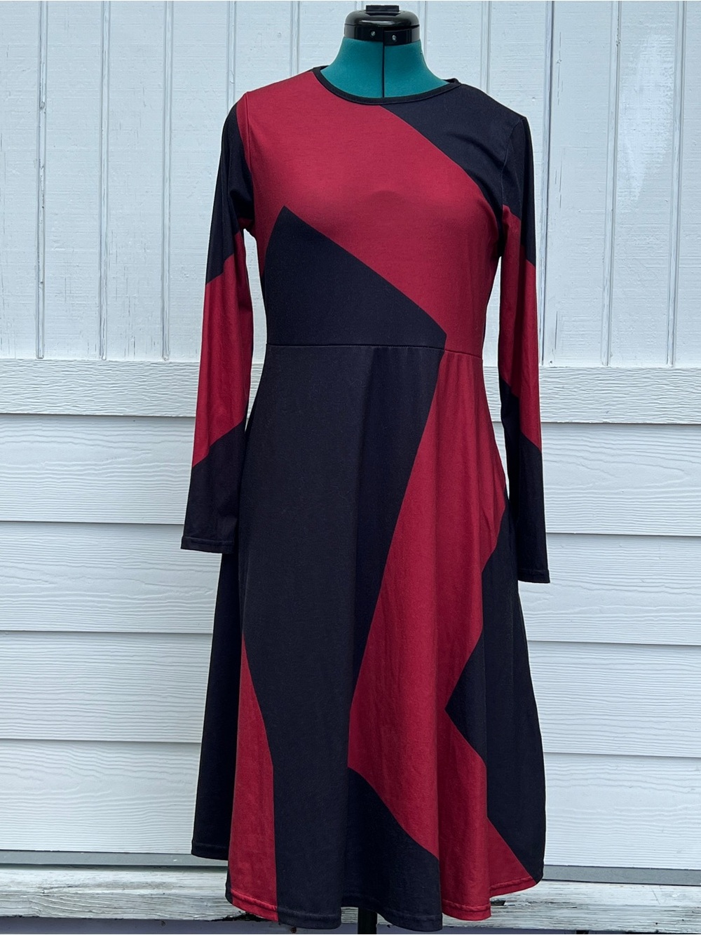 Amazon: Long Sleeve Burgundy and Black Geometric Midi Dress. Size Medium.